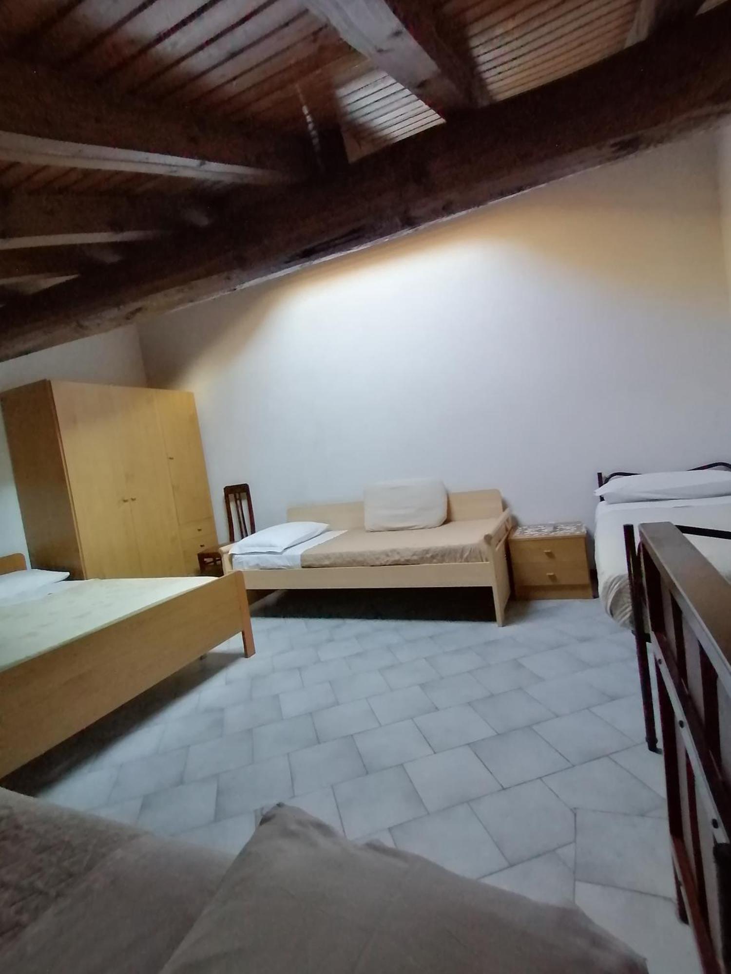 Villa Casa Vacanze 'La Piazza' à Zone Chambre photo
